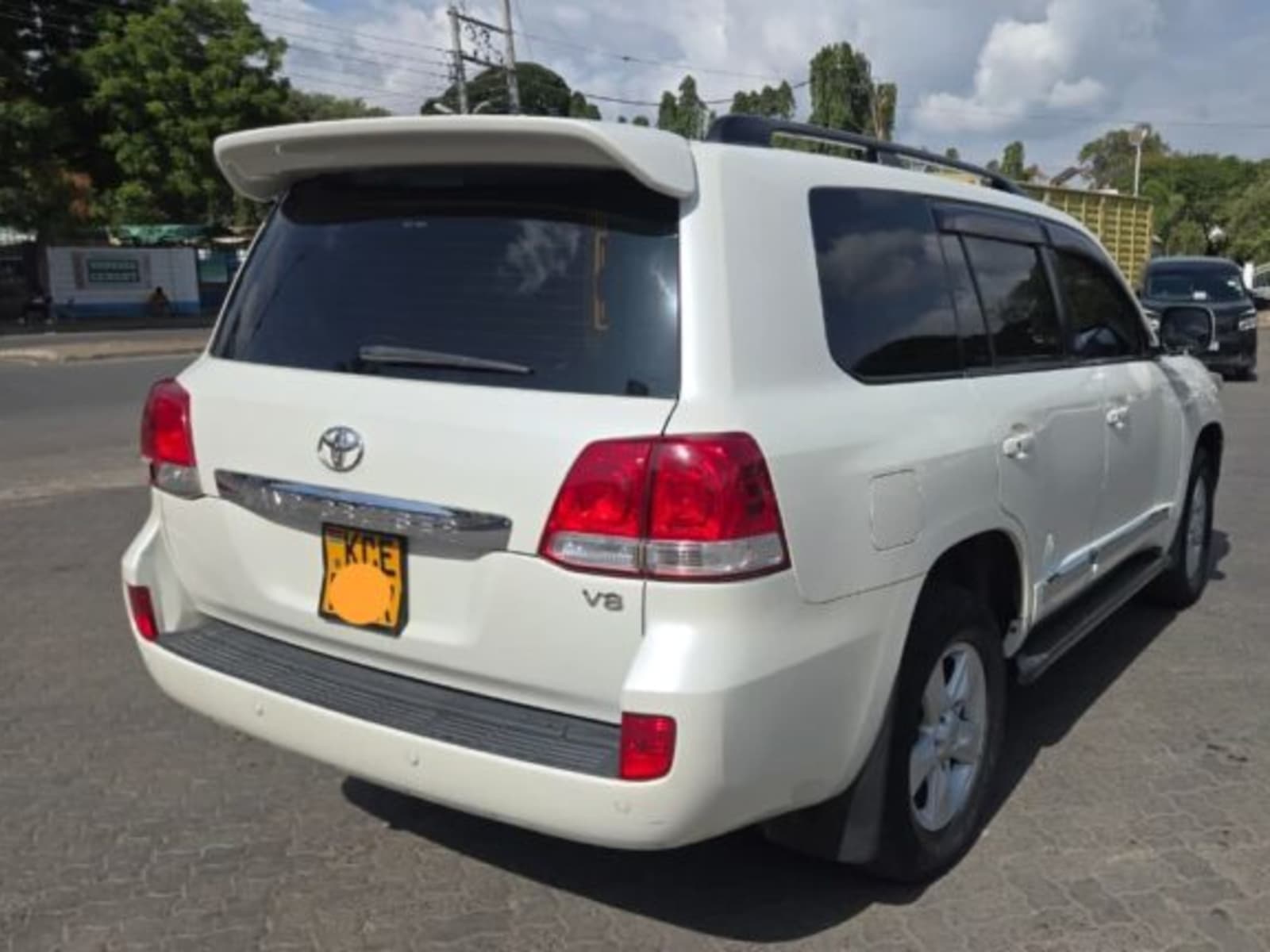 2008 Toyota Land Cruiser V8 hero image