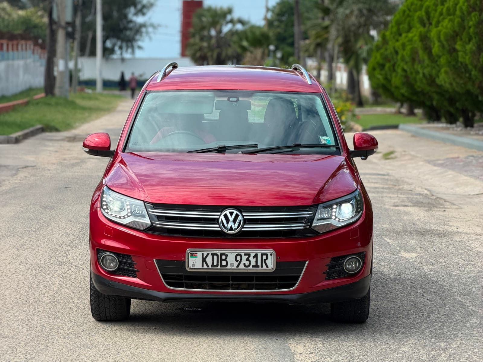Volkswagen Tiguan • 2014 hero view